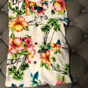 NWT men’s tropical button down shirt